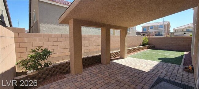 Building Photo - 2 Master Bedrooms plus HUGE loft