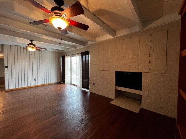 Building Photo - 1008 S College Rd