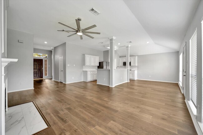 Building Photo - 3915 Summerfield Dr