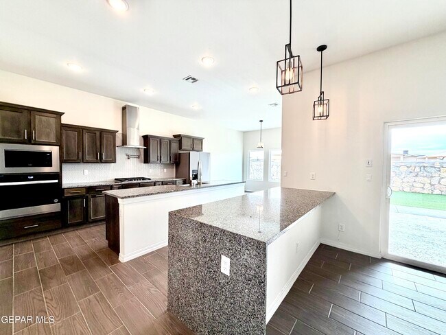 Building Photo - 122 Esther Trl