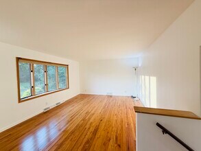 Building Photo - 504 Mary Elaine Dr