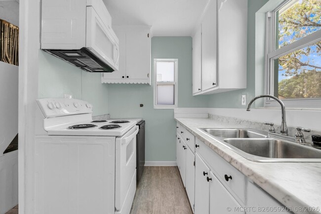 Building Photo - 434 49th St