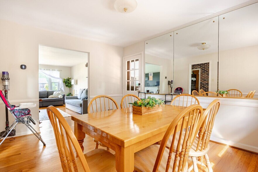 Building Photo - 7527 Fairwood Ln