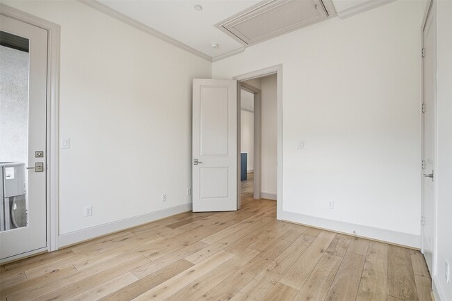 Building Photo - 19 Robita St