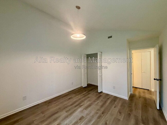 Building Photo - 8113 San Jose Manor Dr E