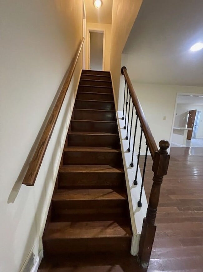 Building Photo - SINGLE FAMILY HOME IN TWINBROOK FOREST