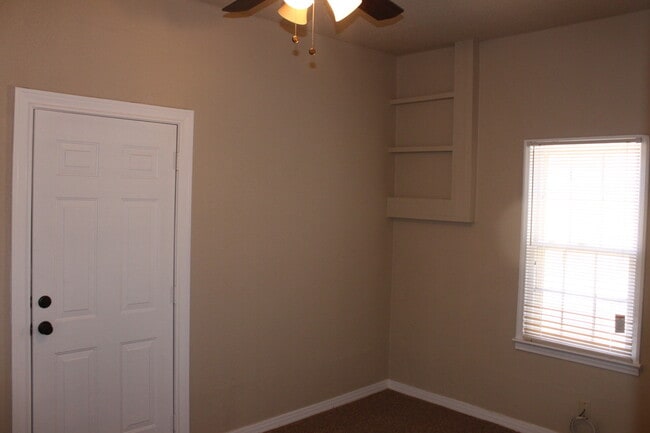 Building Photo - PRE -LEASING FOR AUGUST ! 4 Bedroom/2 bath House 1.5 Miles from Texas Tech