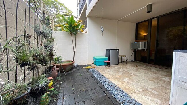 Building Photo - 3138 Waialae Ave