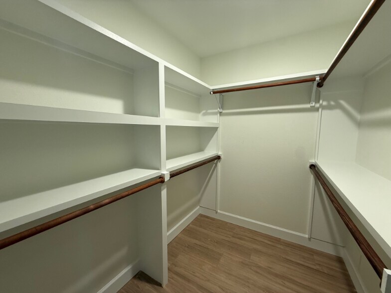 Building Photo - 1 Redberry Ct