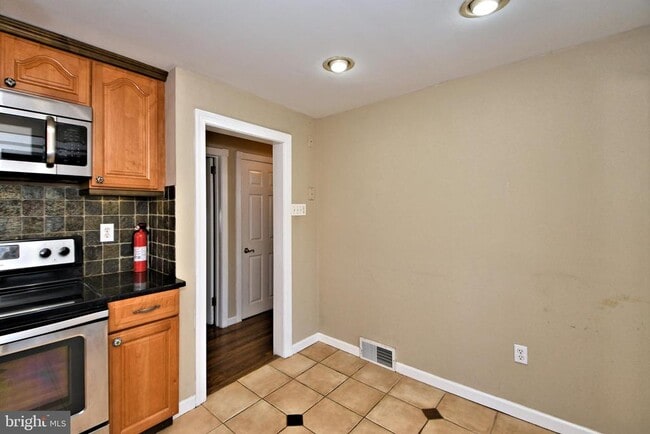 Building Photo - 660 Osborne Ave