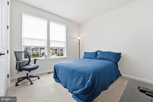 Building Photo - 615 Clover Ln