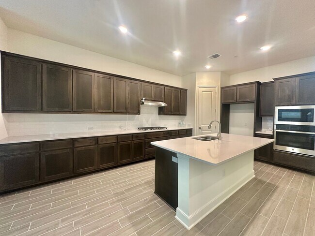 Building Photo - 4 Bed 3 Bath Austin Tx!!!! NEW MANAGEMENT