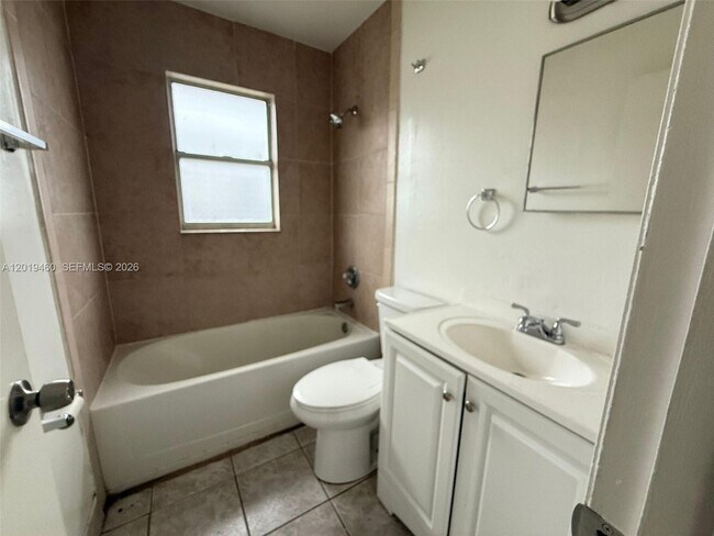 Building Photo - 1604 Cypress Dr