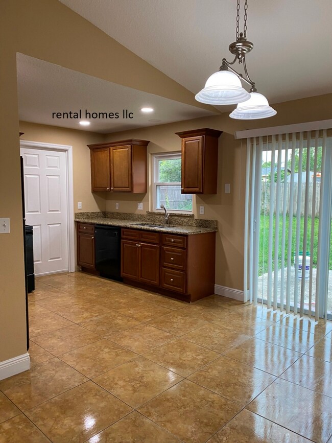 Building Photo - Beautiful 3 Bedroom 2 Bathroom, Single Family Home with 1,589 square feet under air, newly Remodeled