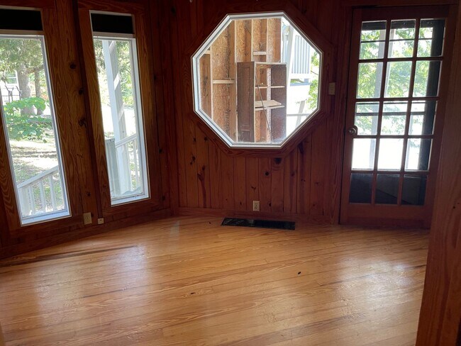 Building Photo - College Station - Lake Front Property - 3 bedroom / 1.5 bath - 2 story Home