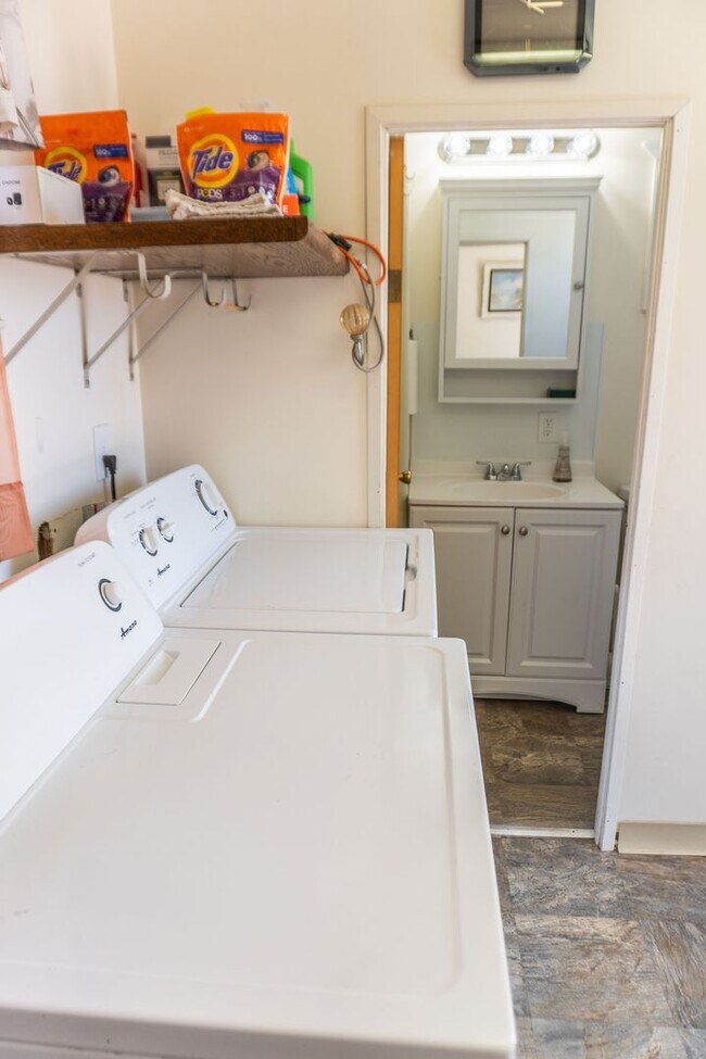 Building Photo - Turn-Key Park Model in Yuma Foothills – Fu...