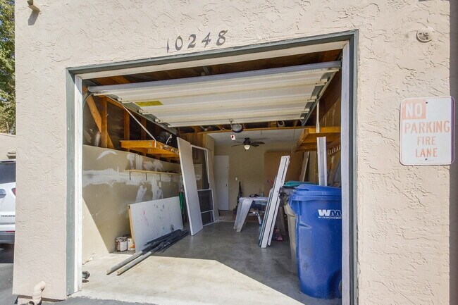 Building Photo - Charming 2BR Home with Attached Garage, Private Patio and a Friendly Community!