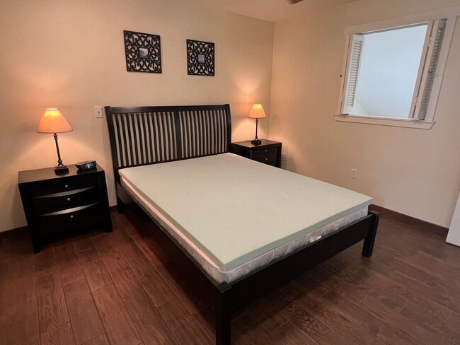 Building Photo - Top-Floor Ocean View Condo Across from the Beach | Furnished 2BR + Central A/C