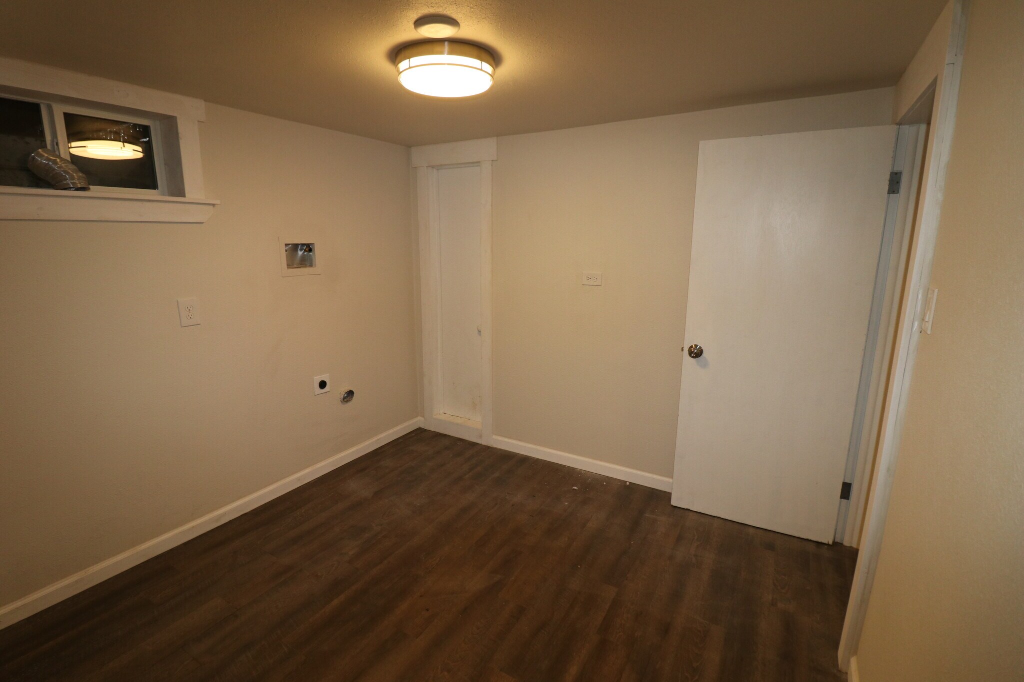 Building Photo - 3035 S Clermont Dr