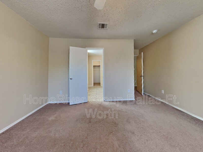 Building Photo - 9952 Thomas Jefferson Dr