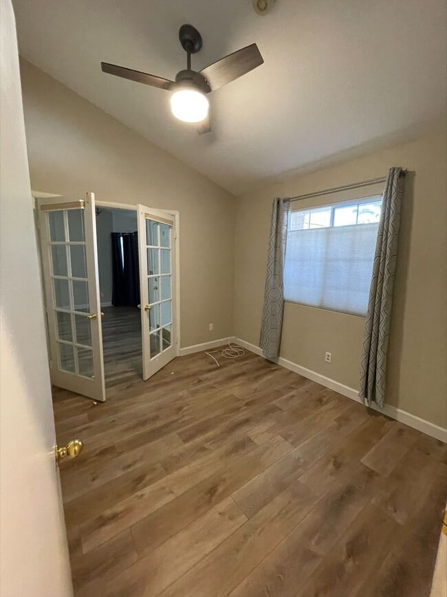 Building Photo - 3 Bedroom 2 Bath Home Off Durango