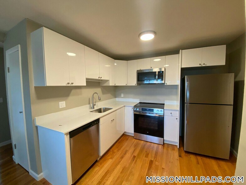 Building Photo - 226 Parker Hill Ave