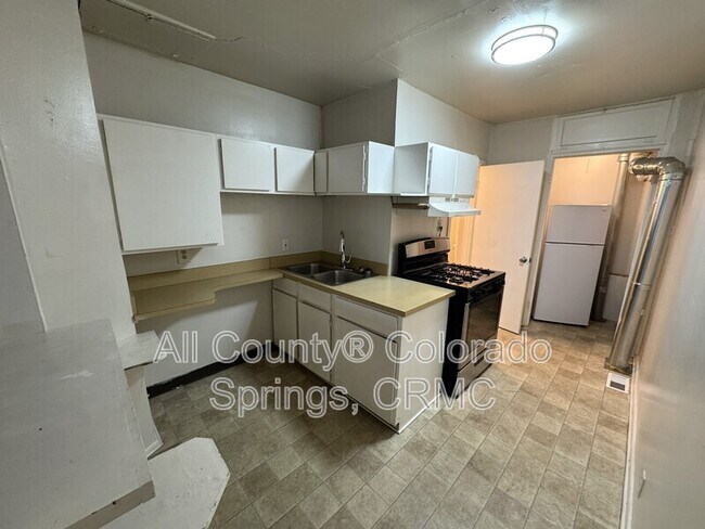 Building Photo - 114 W Brookside St