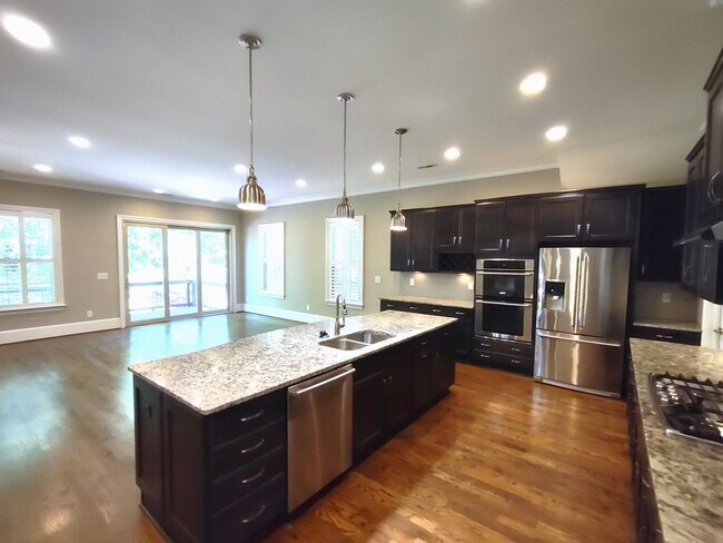 Building Photo - Luxury Townhome Available in Fairway Row C...