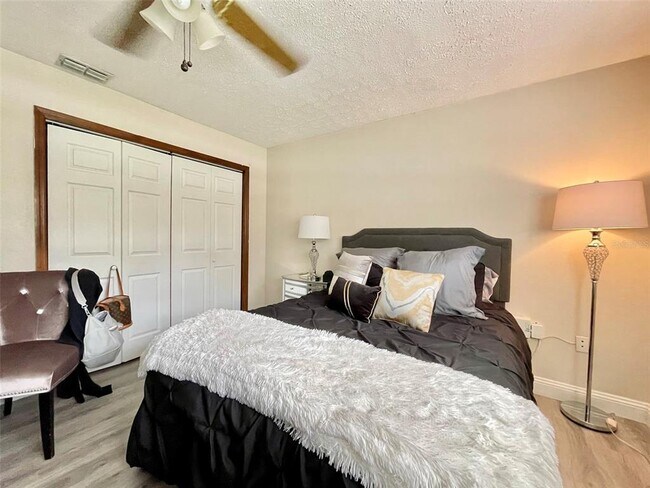 Building Photo - 3016 Oak Cove Dr