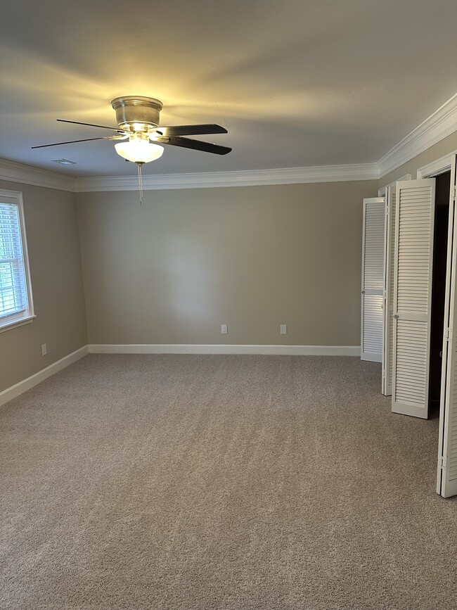 Building Photo - 110 Englewood Dr