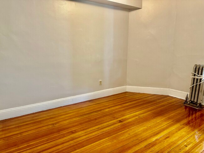 Building Photo - 10 Strathmore Rd