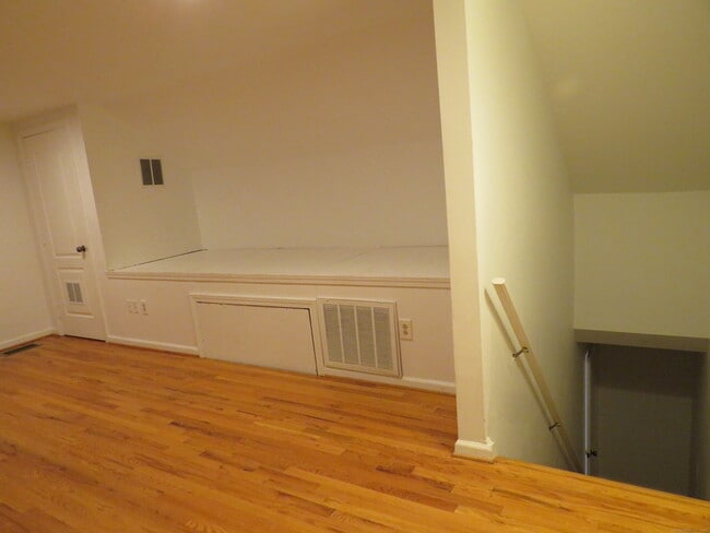 Building Photo - 7 Dean St