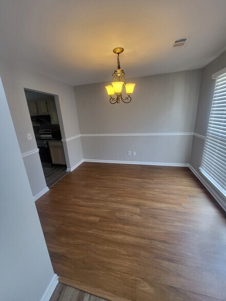 Building Photo - 7700 Lakeshore Ct