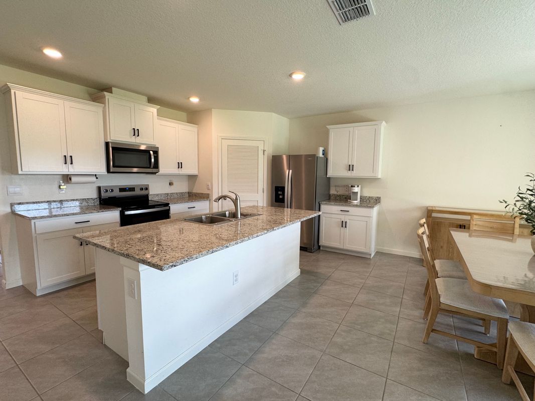 Building Photo - 946 Dugan CIR SE
