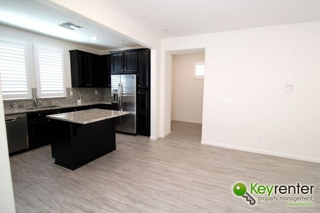 Building Photo - 1061 Chapelhill Ln