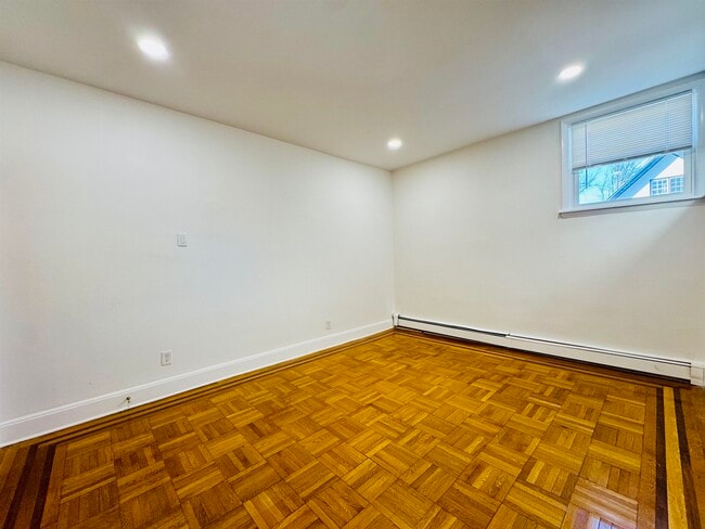 Building Photo - 69 W 39th St