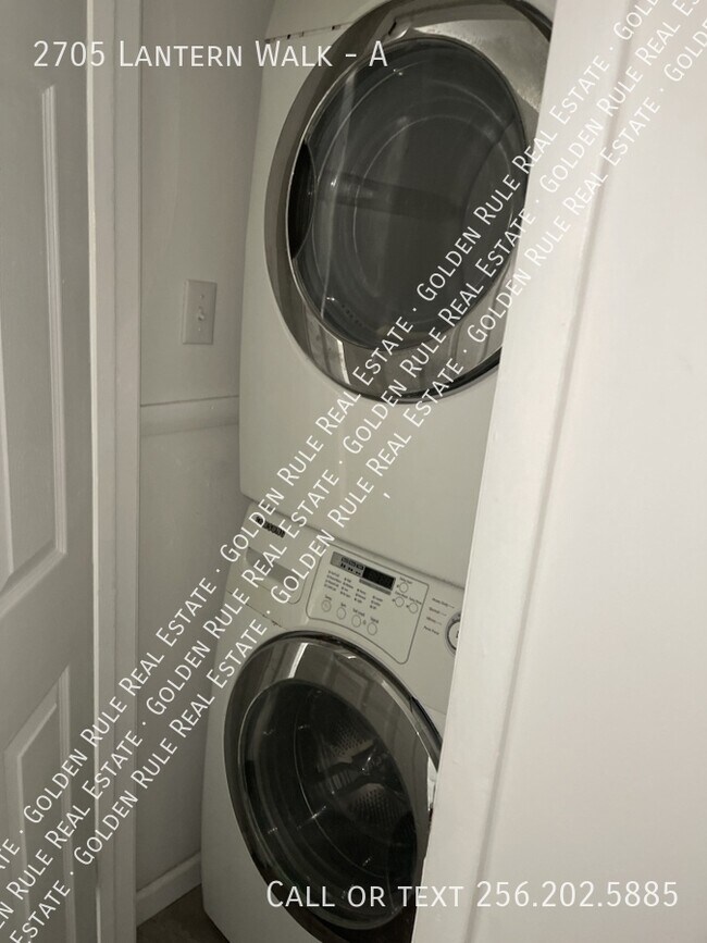 Building Photo - 2705 Lantern Walk SE