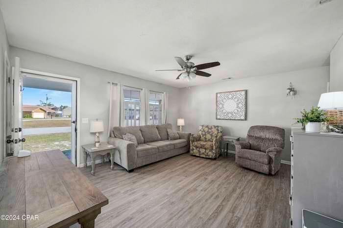 Building Photo - 15012 Royal Palm Ave