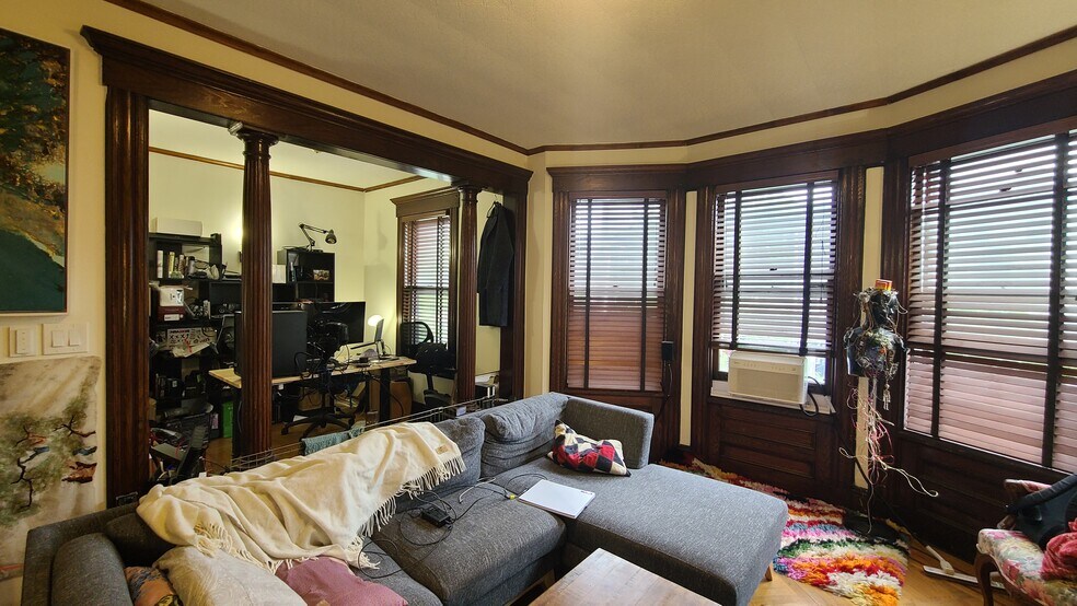 Building Photo - 49 Hudson Pl
