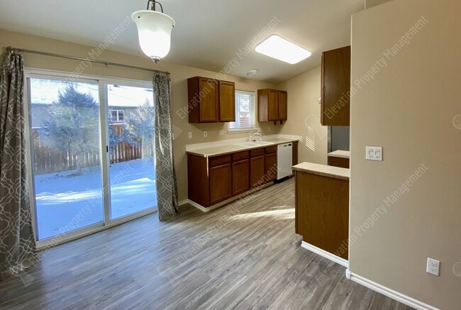 Building Photo - Single-Level 3 BR - 2 BA Rancher in Southw...