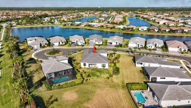 Building Photo - 11460 SW Pietra Wy