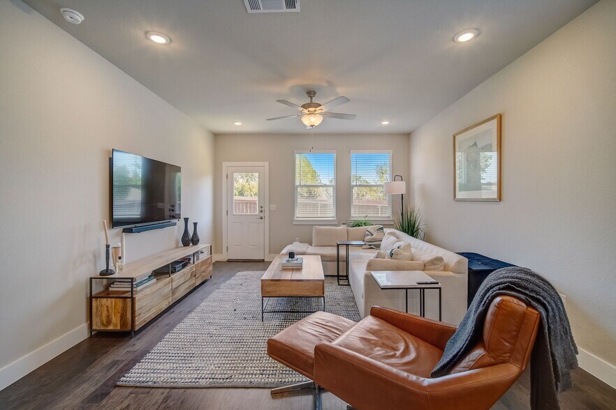 Building Photo - 5407 Jason Dr