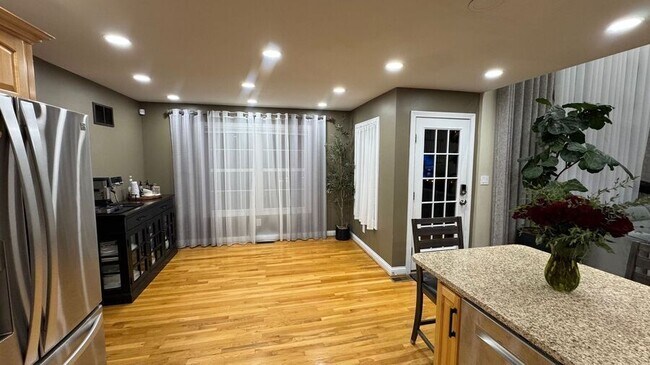 Building Photo - 412 Juniper Dr