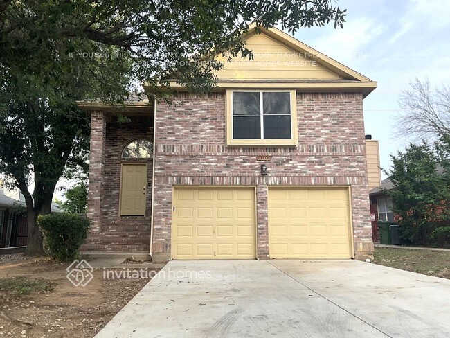 Building Photo - 2107 Camelot Dr