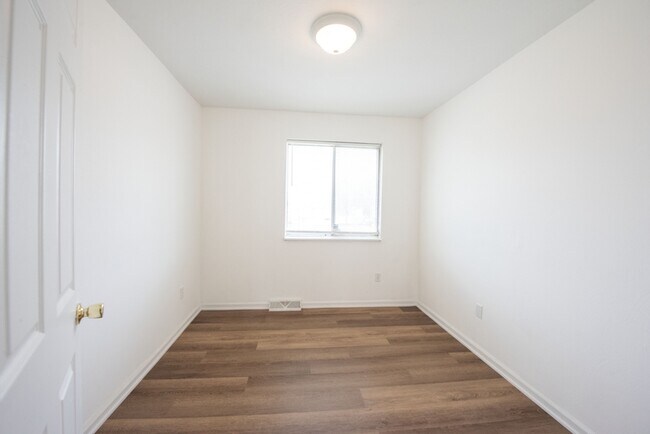 Building Photo - 3012 Larkmoor St