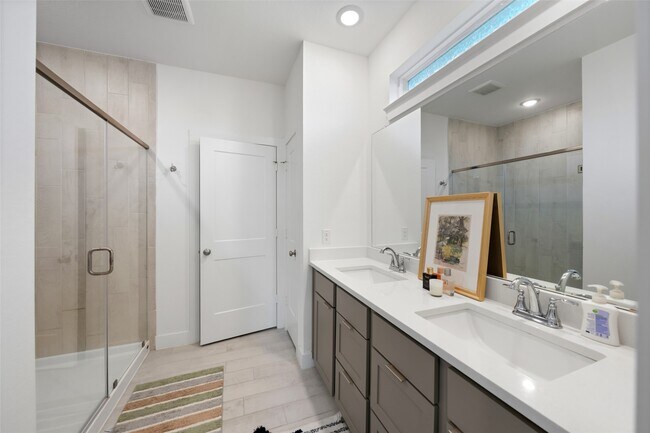 Building Photo - 18814 River Overlook Ct