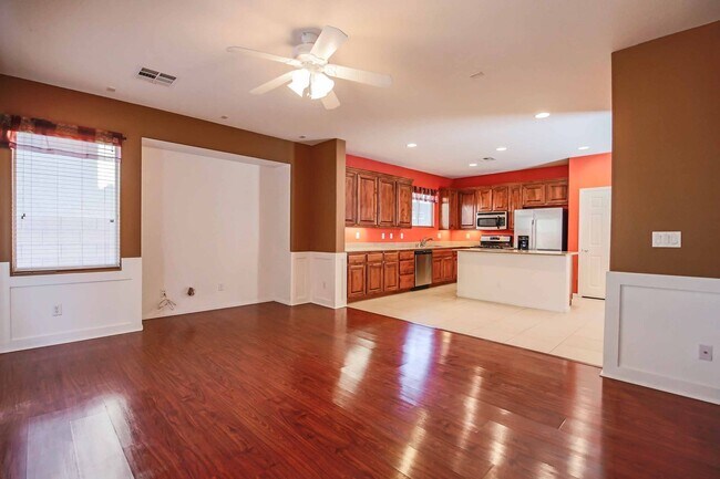 Building Photo - Luxurious Retreat in the Heart of Las Vegas