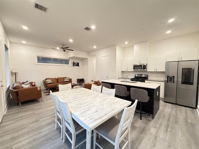 Building Photo - 9644 Habitat St