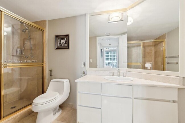 Building Photo - 16711 Collins Ave