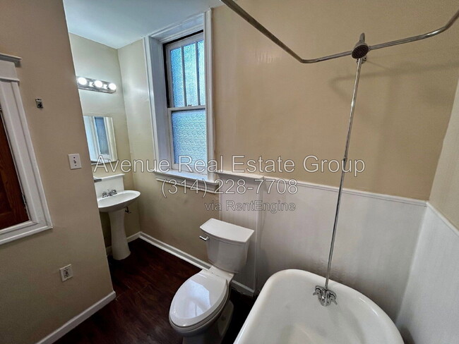 Building Photo - 6026 Pershing Ave